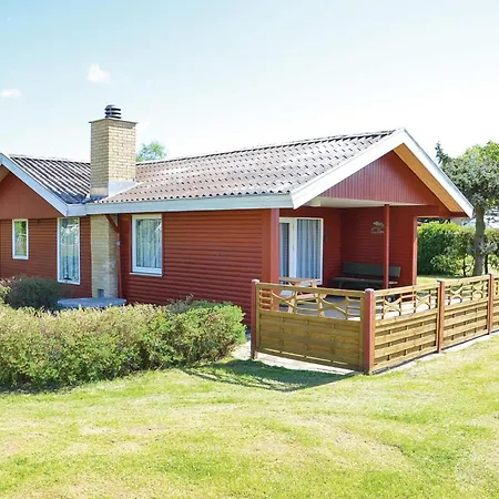 Hébergement de vacances Three-bedroom In *