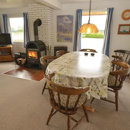 Three-bedroom In Hébergement de vacances